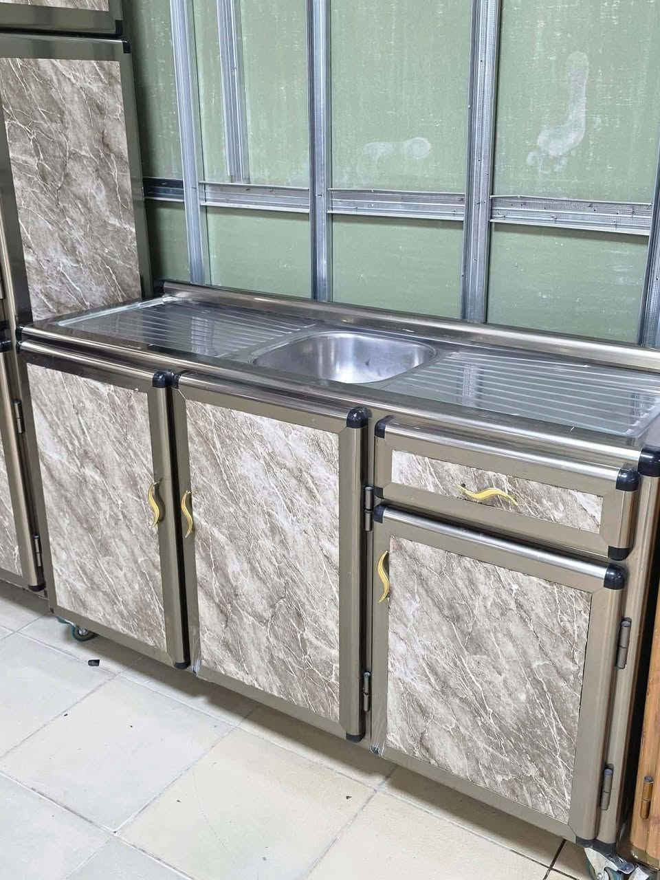 👈معرض ابو فواز للاثاث المنزلي الجمله والمفرد👉
كاونتر مترين ونص احطاطه تركي ثقيل ٣ قطع سنك متر ونص
جديد غير مستعمل 👉👉👉

#ملاحضه_متوفر_جمله_لصحاب_المحلات 

 العنوان تكريت شارع الزهور مقابل كليه تربيه البنات مجاور الناصر مول الاستفسار والاتصال. ***********
