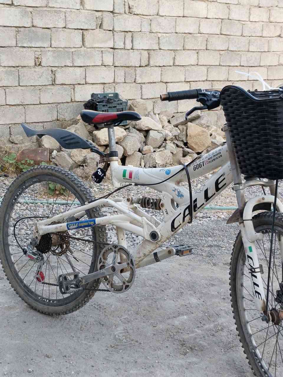 سلام عليكم باسكل رياضي 𝐬𝐩𝐨𝐫𝐭
نوع ايطالي 🇮🇹دبل امامي خلفي شغال--باسكل ربع متصرف عليه جاهز وكامل السعر 115وبي مجال 
***********

