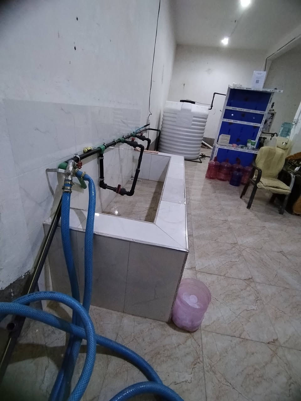 السلام عليكم 
معمل تصفية مياه / للبيع مستخدم شي قليل بعده نضيف جداً افضل نوعيه فول أوتوماتيك ما ناقصه شي اخذته من مركز القمه
مع تانكيات عدد 4  حجم التانكي الواحد 2000 لتر ....
المحطه تصفي بل ساعه الف 1000لتر
السعر  5 مليون ونص وبي مجال ويرهم مراوس على أي شي حسب الاتفاق
للاستفسار  الاتصال 0707294793 او مراسله الصفحه


**إذا كنت صاحب هذا الإعلان وتريد حذفه لأي سبب، رجاءا أرسل رسالة إلى الدعم الفني**