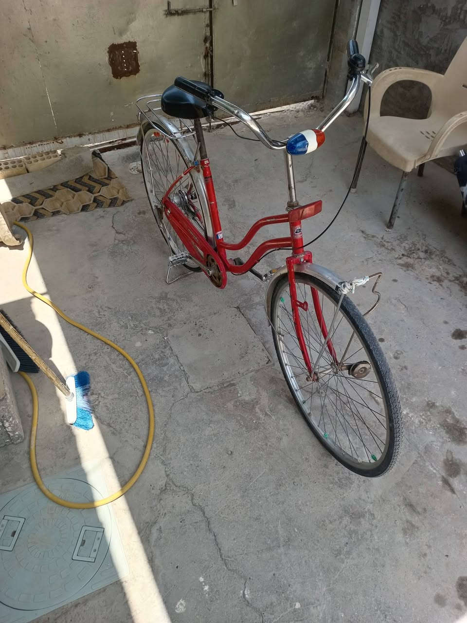 السلام عليكم بايسكل للبيع سعر 50 وبي مجال ***********
