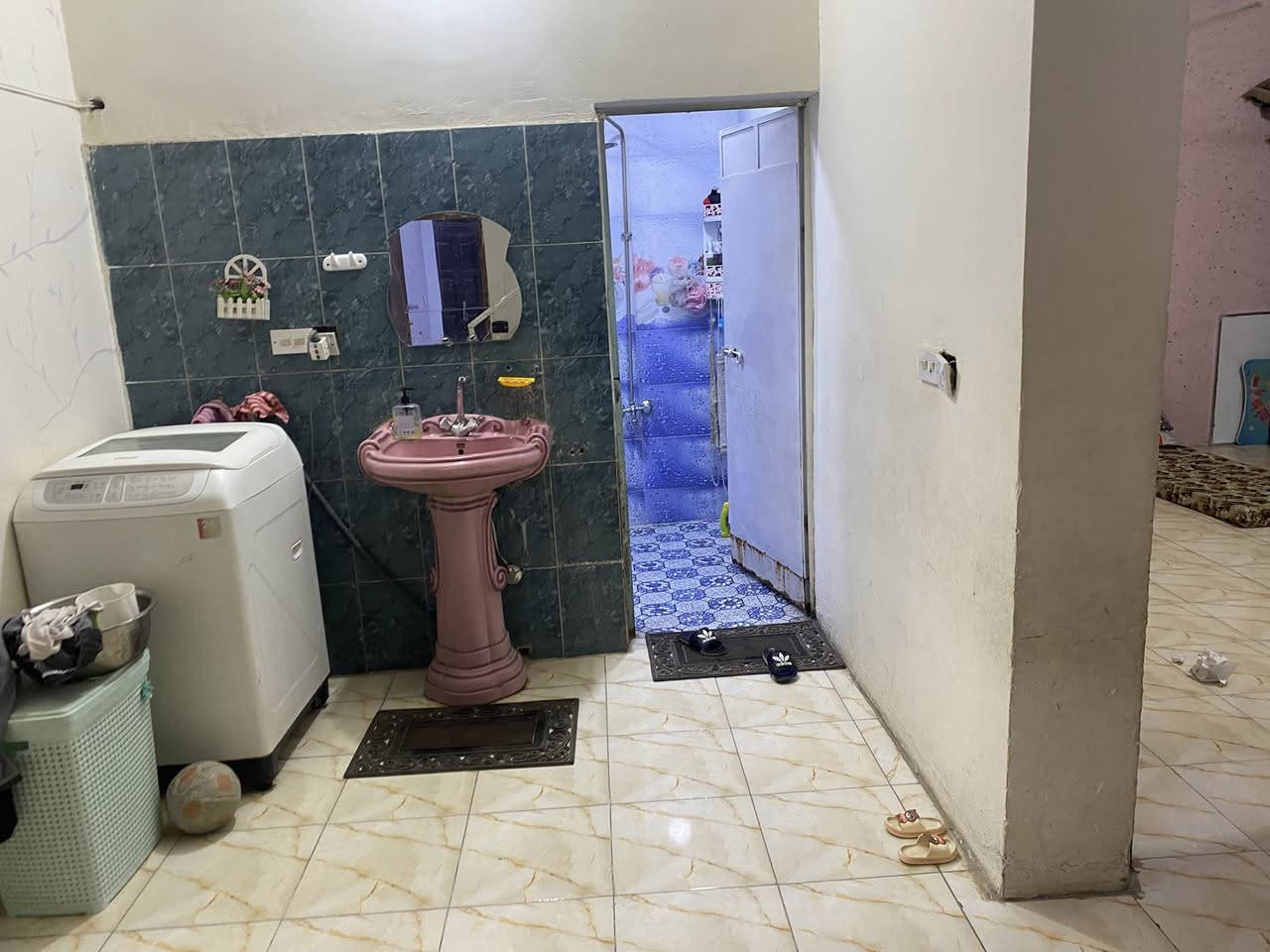 دار للبيع في منطقة سيد ساجت خلف جامع الناجي مساحة 168 واجها 13 طابق واحد يتكون من غرفين نوم ومطبخ واستقبال وحمام غربي شرقي للاستفسار الاتصال بالرقم ***********
