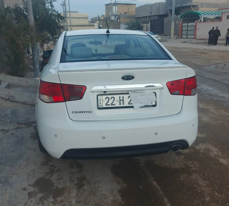 السلام عليكم سيراتو موديل 2013 السياره كفاله عامه من الصبغ والضربه عدا بارد 4 اصابع في الباب الخلفي ومامبين سنويه وارقام وهزه جديد تحويل او وكاله باليعجبك كير+مكينه+حداديه+دواخل كله وضع الشركه مواصفات 
تحكم ستيرن+شفتات 
4 دسك 
يدات نيكل داخل وخارج 
كزوز حفر 
سويج عدد 2
مكان نجف ناحية العباسيه استفسار علا الرقم *********** بي واتساب 
إخوان الله شاهد مكلف بالنشر
