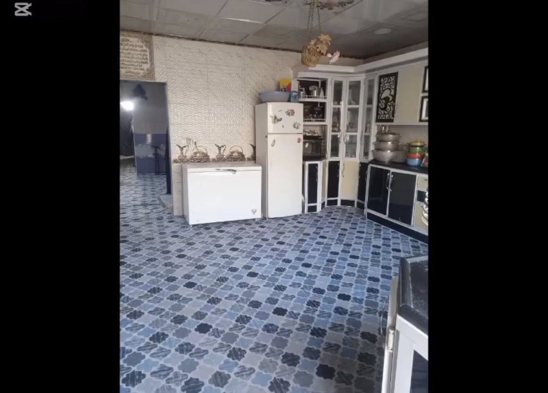 بيت زراعي 250متر في الكوفة فلكة الدلال شارع العيسى عمود 36
طابقين يحتوي على استقبال ومطبخ وصاله مفتوحة ومكشوفة وحمام داخلي وخارجي واربع غرف نوم وحديقة 
بناء طابوق نهروان اساس وصقف صب كونكريت الأرضية كاشي والجدران سيراميك وسقوف ثانوية للاستفسار الاتصال على ***********
