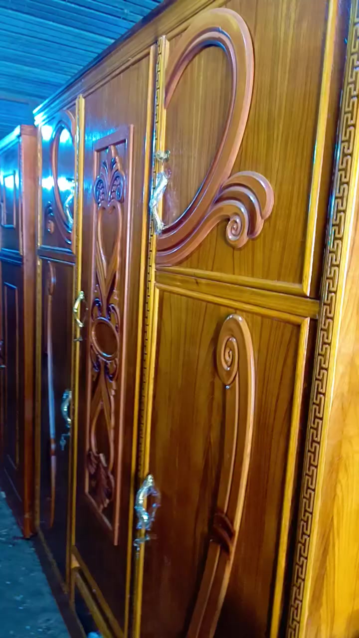 يوجد لدينا مواد منزليه في معرض ومزاد البركه العنوان كاطون الرازي شارع الحولي مقابيل الجملونات ***********
