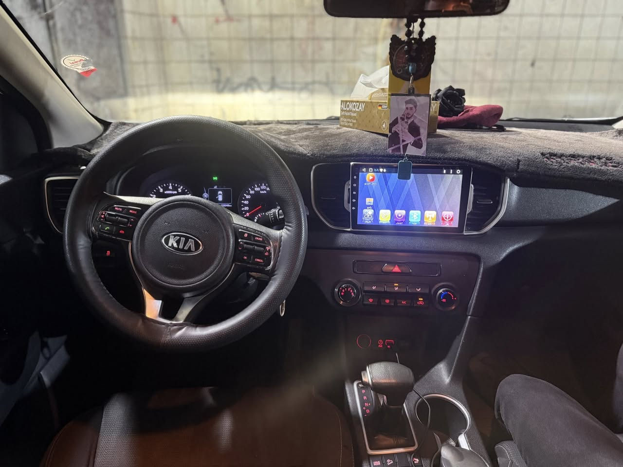 السلام عليكم كيا سبورتج ٢٠١٧ خليجي رقم بغداد مكينة
محرك ٢٠٠٠ دوش
السيارة نص فول رادار امامي خلفي 
تحكم استيرن تبريد قطعتين 
مكان السيارة بغداد 
استفسار ***********
