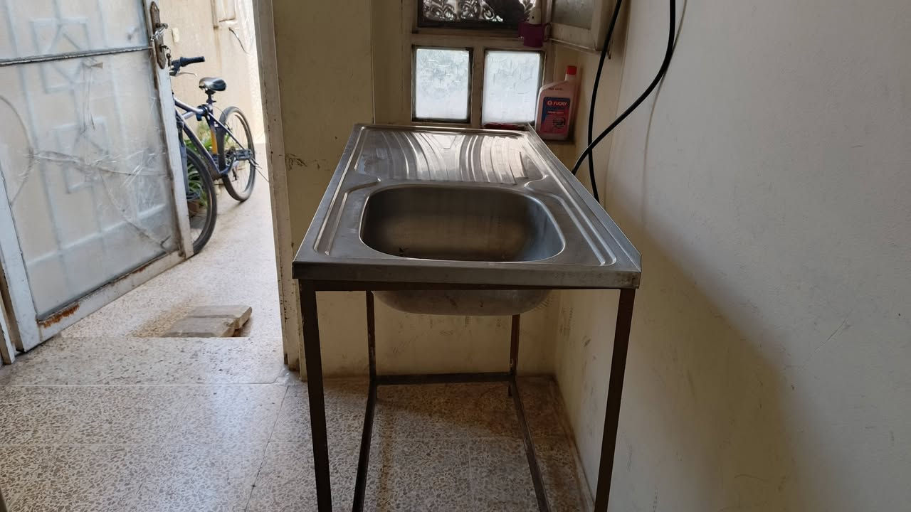 السلام عليكم اغراض للبيع ميزتلفزيون 20+ا2طبلة الواحدةتلفزيون 20+ا2طبلة الواحدة5+سنك مع قاعدة حديد 40 وبي ***********
