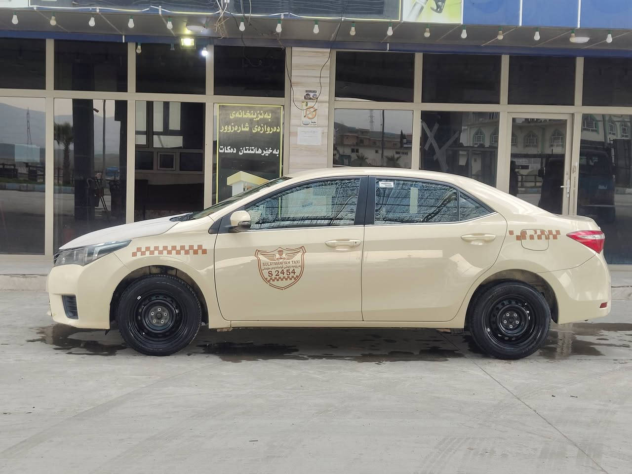 کرۆلا بیلاد تەکسی تۆماتیک بێ بۆیاخ سەنەوی تا 29تازەیە 4پەڵەی بچوک ساردی هەیە چوار تایە و ویلی یۆکۆهامای لۆکی لەژێرە پێش و دوای نیەتی مەکینەی برخۆی بانەدراوە بەشەرتی 10 فیتەر 220هەزاری هەقیقی ڕۆشتوە ناو و دەری زۆر جوانە و پاک ماوەتەوە تەقەوڕەقە بەشەرت سەیارەکە ڕوبەڕو لەڕەسمەکان جوانترە سەیارەکەهی ماڵی خۆمانە هی ماعرەز نیە  سعری 192وەرەقەو کەمێک معامەلە شوێن شارەزور_هەڵەبجەی تازە مشتەری نیت بێزارمان مەکە  ***********
