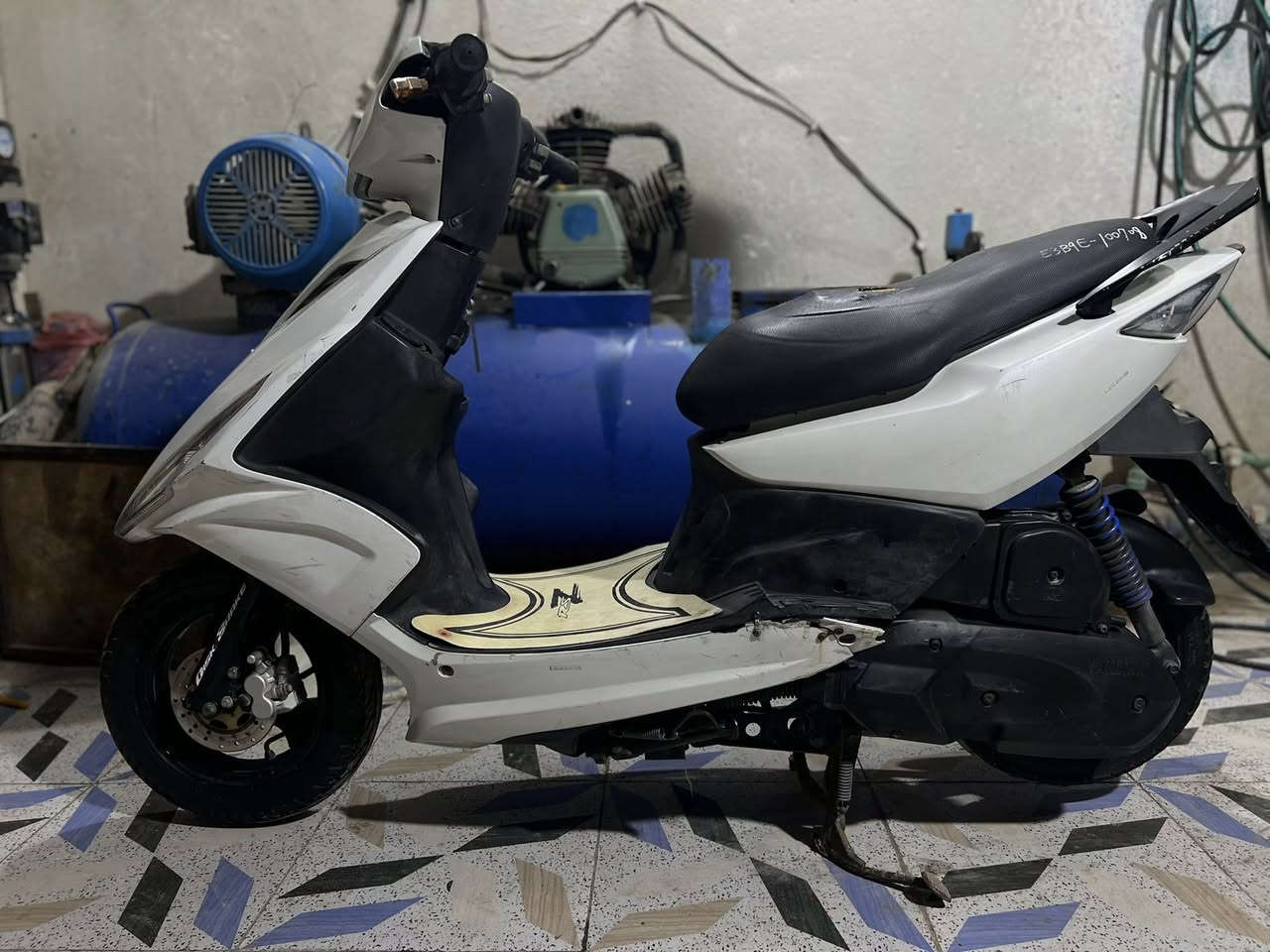 ماكس مضلع ياباني  نوزل  دراجه رمبه منزله  ما مفتوحه  مكينه كفاله وكلشي بـيَـهـ كفاله من طول لطول شغاله اشاير سلف نكره  مكاني ناصريه غراف سعر ٧٠٠ بـيَـهـ مجال رقم موبايلي ***********
