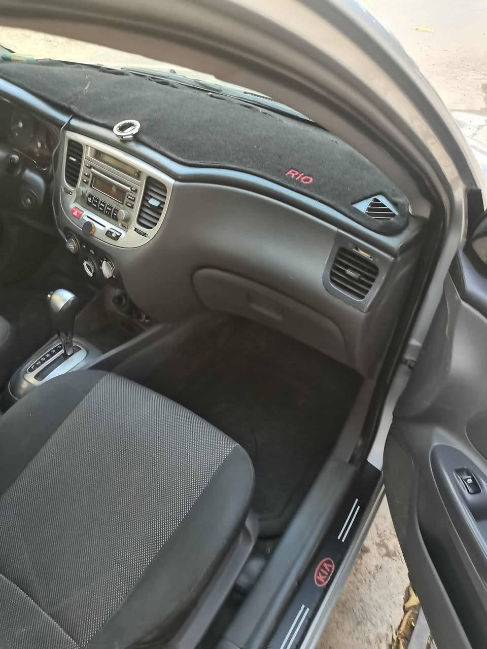 السلام عليكم كيا ريو للبيع موديل ٢٠٠٩ رقم المبايل ***********
