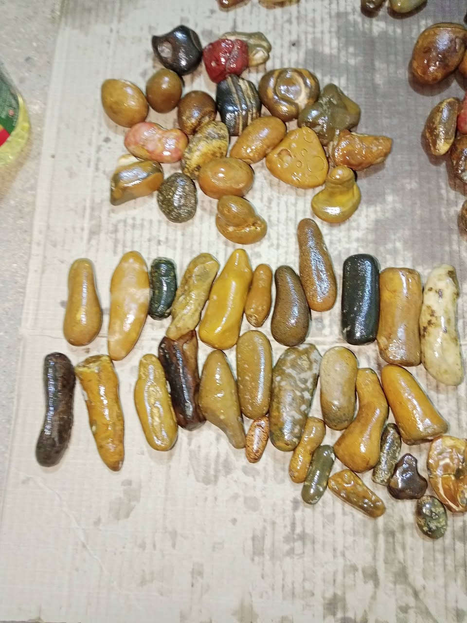 سلام عليكم أحجار لبيع اذا شلع
اساهلك بسعر ، سلطاني ، جزع يماني ذمه ، لزورد خام اصلي 
عباس أباد عنوني بغداد البياع ***********
