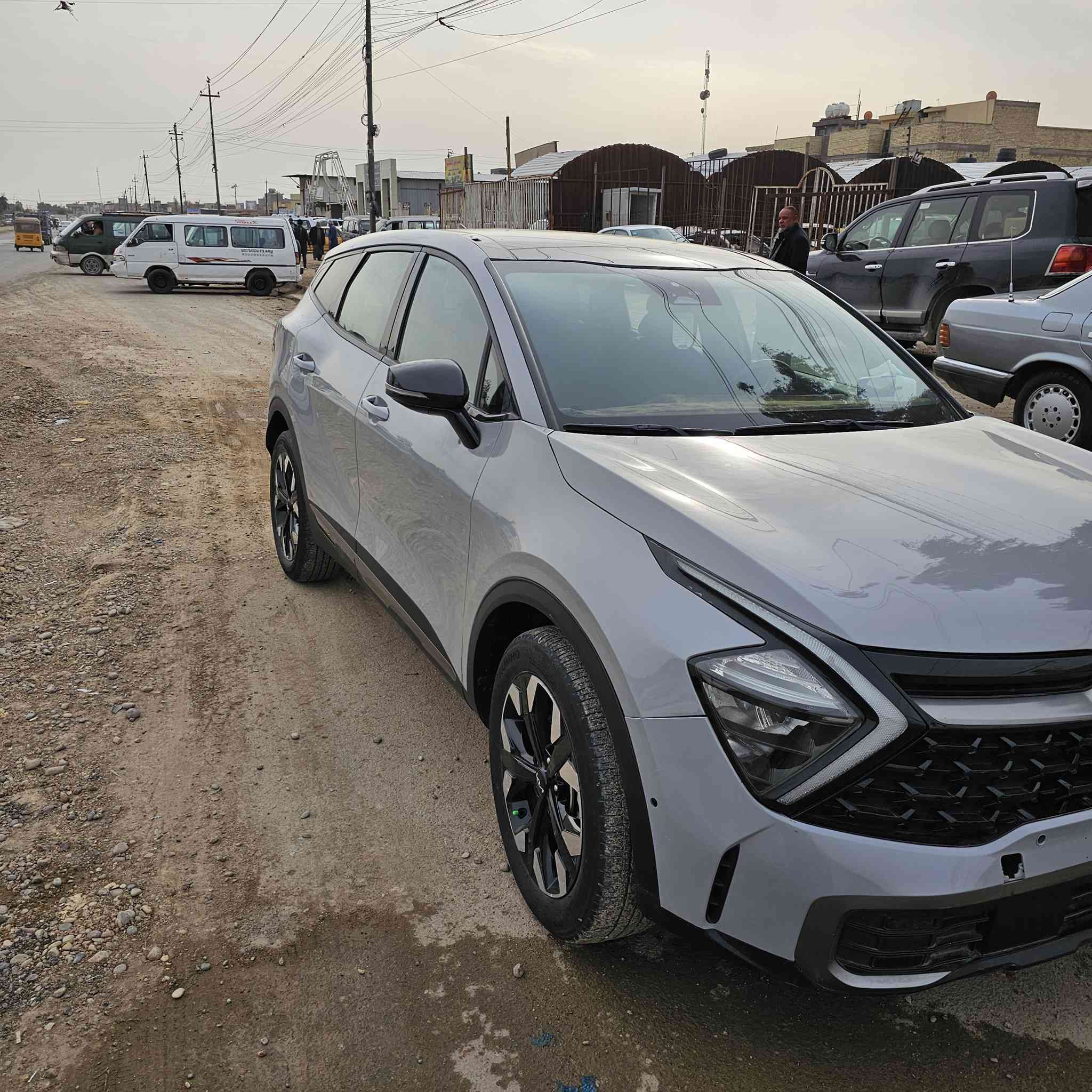 السلام عليكم كيه سبرتج 23 الون سمنتي مكينه 2500 الحادث باب سايق مبدل جاملخ خلفي ربع مصلح على بارد جاملغ امامي مصلح على بارد ربع موصفات معروفه السعر 185 وبيهه مجال رقم ***********
