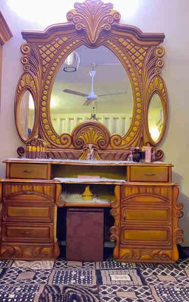 السلام عليكم عرفه نوم صاج نضيفة  للبيع 
السعر مليون دينار  بيها مجال بسيط 
عنوان بغداد حي العامل 
هاتف/*********** . واتساب
