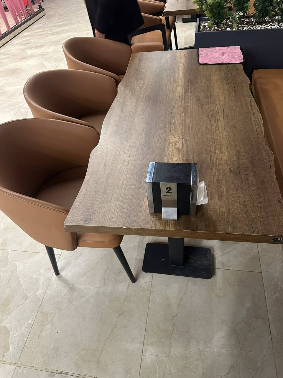 اثاث مطعم للبيع استخدم قليل (***********)
