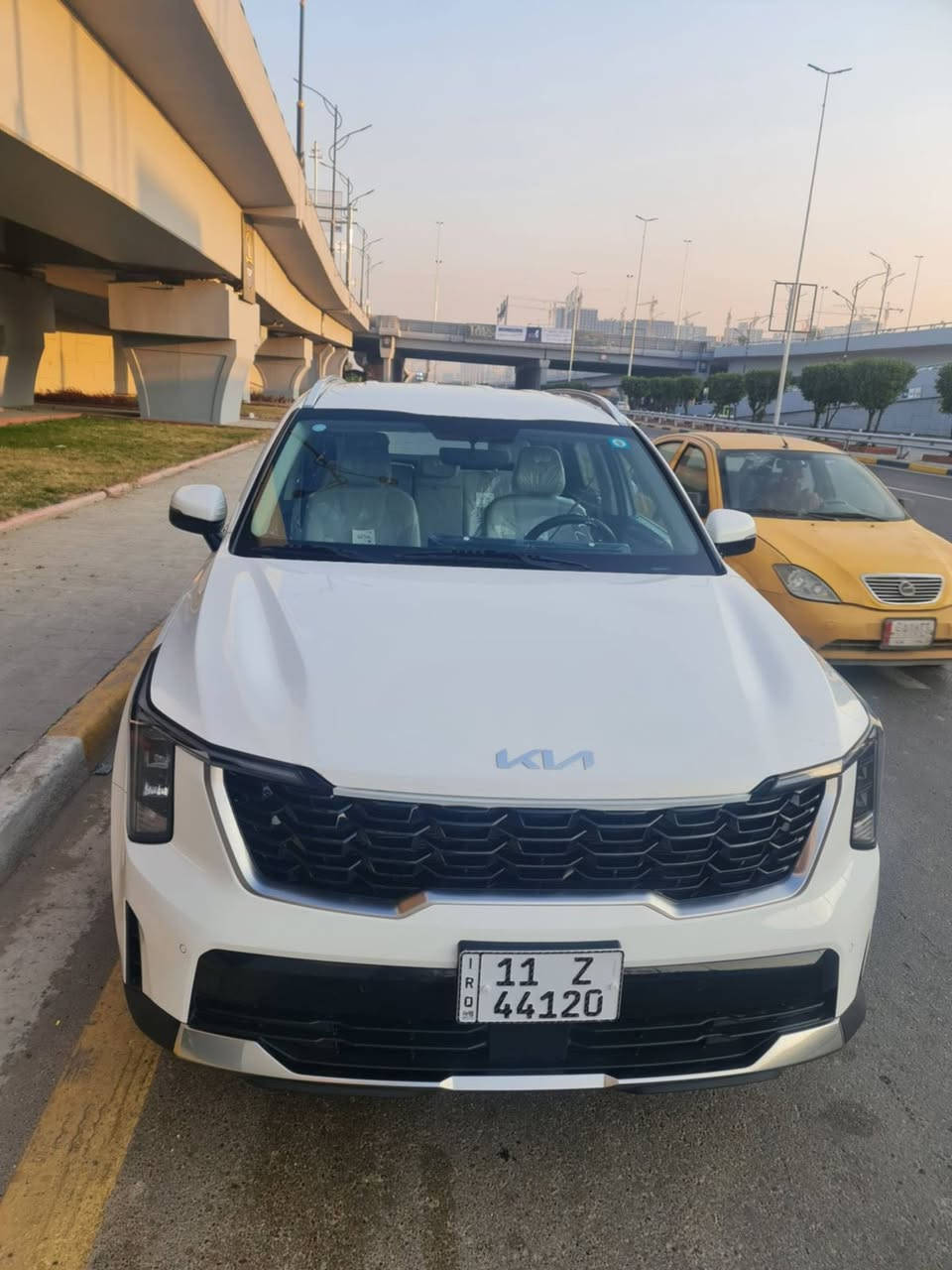 السلام عليكم
سورنتو ٤ سلندر 2025
رقم بغداد الجديد
خليجي ضمان الدولي 
محرك 4 سلندر 2500
ماشية 8000الف كيلو
السيارة مكفولة كفالة عامة 
السيارة فول موصفات عدا البنورامة
جنطة كهرباء 
كشن السائق كهرباء
شاحن لا سلكي
شاشه متصلة
تبريد شاشه
حساس امامي خلفي
كامره
7 راكب
ويل 19
مكان السياره بغداد
السعر 278 وبيهة مجال بصيط 
الاستفسار
***********
