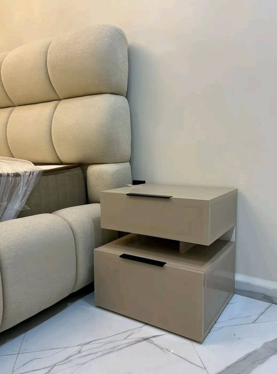 تخت منجد فخم ومريح  جميع القياسات و الألوان متوفرة 
بيروت فرن الشباك مقابل شركة alfa 
G. Furniture


**إذا كنت صاحب هذا الإعلان وتريد حذفه لأي سبب، رجاءا أرسل رسالة إلى الدعم الفني**