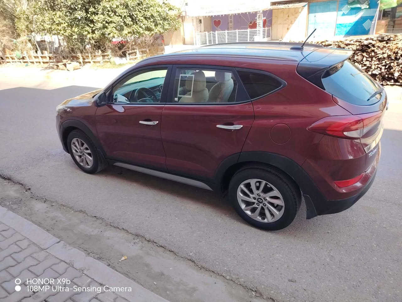 توسان للبيع موديل 2017 وارد أمريكي سياره جديده   السياره كشنات جلد تدفه وتبريد  مكينه وكير مكفولاات فورويل  LED لايت زنون كشافات زنون لدين بل مازده حساسات خلفيه  كار بلي قطعتين تبريد نضام ECO    تبريد ثلج صدر نضيف تايرات جدد ويل كروم رقم بغداد  الدولي جديد هزه جديده   المكان بغداد مرواس حسب القناعه‏‪***********‬‏تصال
