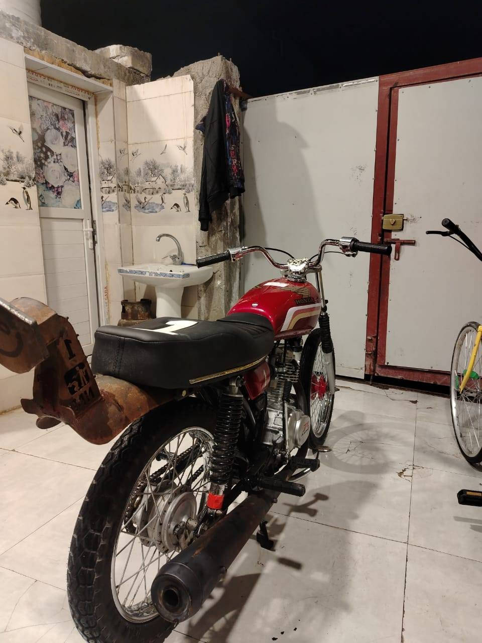 سلام عليكم دراجه تعمير اوراق صولي معمره قبل شهرينن دراجه ناشفه ونضييفهه  برغي مالعوب بلمكينه   مابيهه. كل نقص   رقمي *********** وبي خير ويدل شراي سعر  725 وبيه مجال حك جيهه
