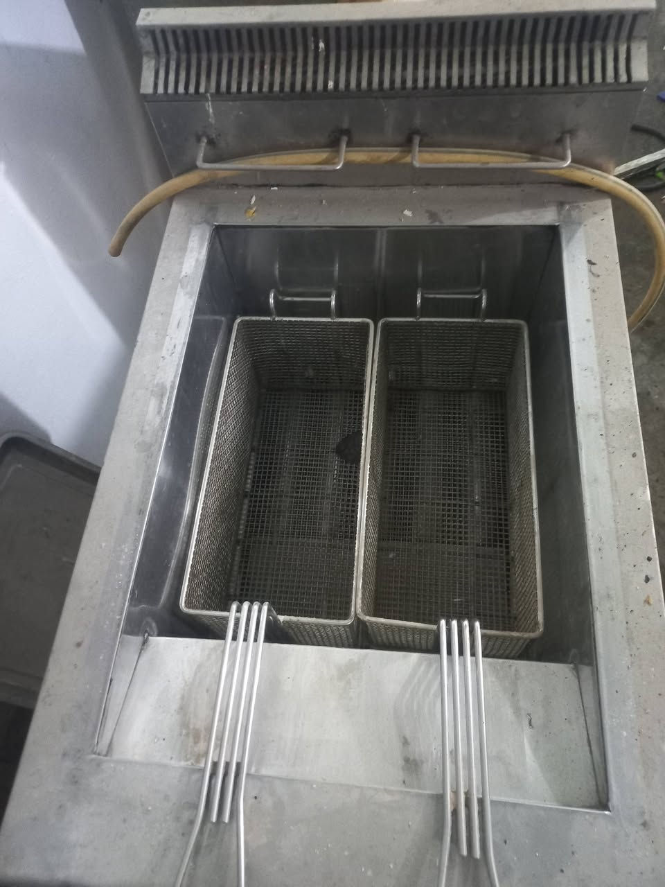 قلايه بدون حساس مثل مموضح بالصوره
ب150 قفل
*********** واتساب
