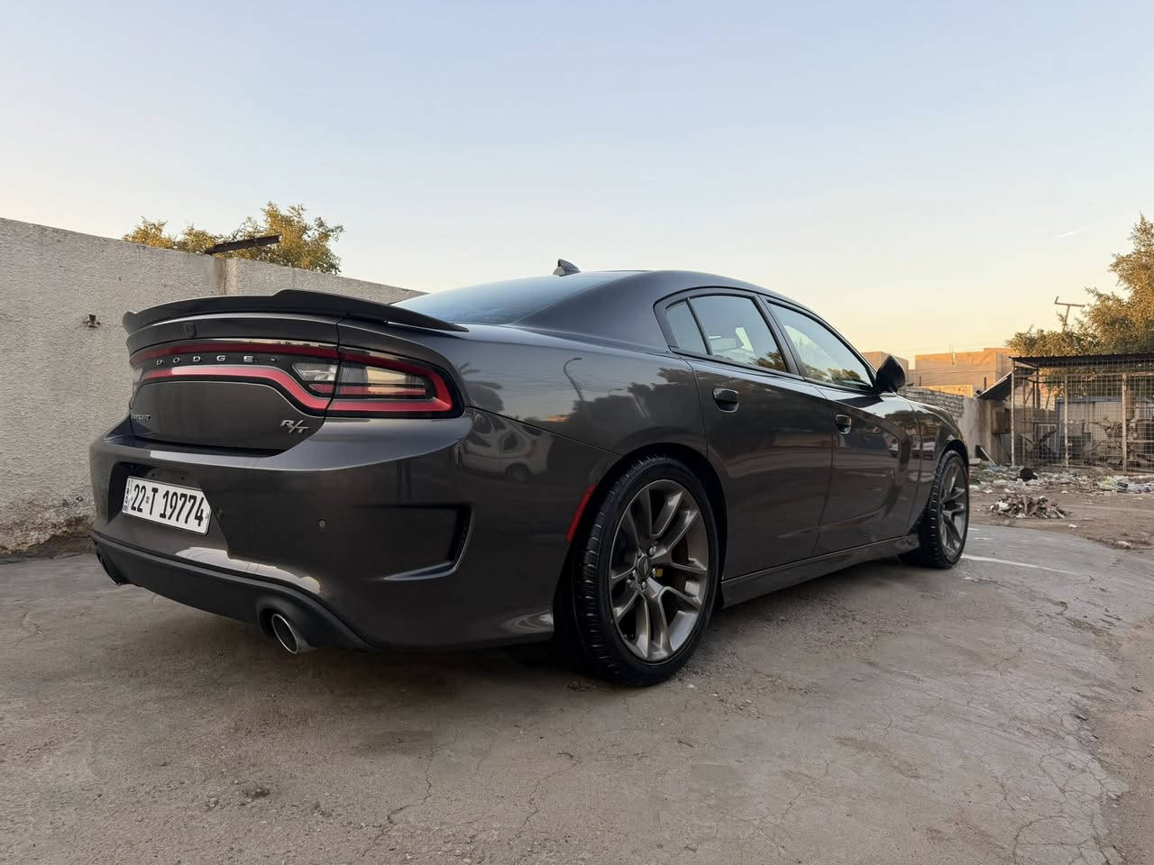 السلام عليكم لبيع
جارجر 2023 لاست كول نداء الاخير 
RT5700 سياره جديده بعنى الكلمه 
دخول جديد على وضع امريكا 
رقم اربيل موليد 1977 شهر 4
تحويل مباشر 

حادث سياره مثل ماموضح بلصور شبه الكلين 
جاملغ فقط مبدل نفس الوان تريد قديم موجود بيه جم رصعه مال تحميل 
دعاميه الاماميه جتي من امريكا مصبوغه 
كفاله عامه كير 
مكينه 
صدر 
دواخل 
يرباكات كله سليمه 
تخم ويل تاير زيرو 
جاهزه الاخير 
مكان سياره بغداد شارع فلسطين 
السعر 265 بيه مجال الاشراي 
***********
