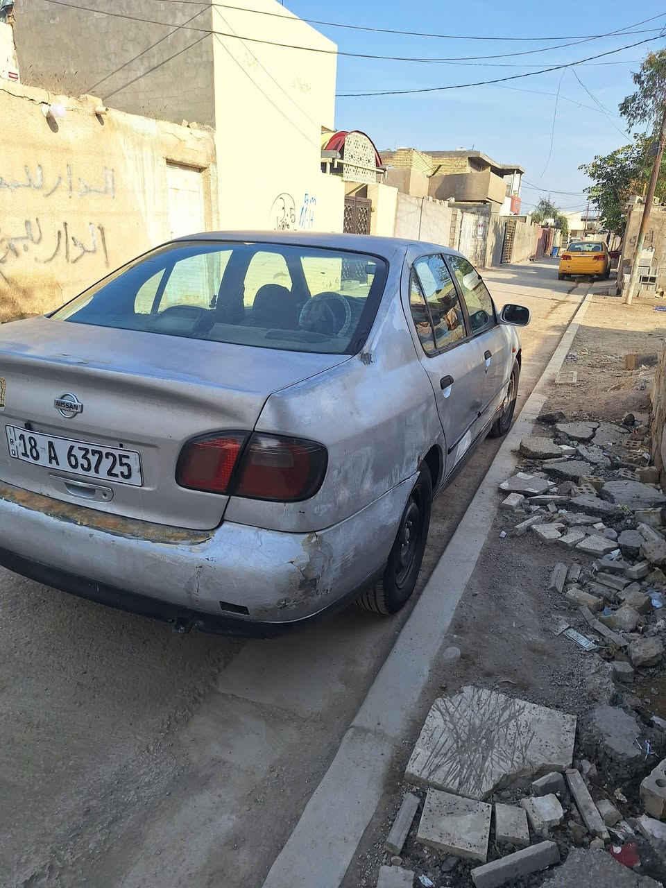 ياالله 
نيسان بريمرة ٢٠٠١
بسمي رقم انكليزي 
سنويه جديده مصفرة من كلشي لحد ٢٠٣٠
محرك حجم ٢٠٠٠ وكير اوتمايتك وارد يابان مبدلات صار سبوعين 
تايرات جدد الخط الرفيع 
صدر أمامي وخلفي مبدل ومحدث مال صني ٢٠١٠
تدفئة شغاله 
تبريد نقص راديتر وكمبرسير فقط
ومثل ماواضح بالصوره الكشر الخارجي جارد فقط
السعر ٤٠ ورقه بيهه مجال بسيط العنوان بغداد اخوان الي ماعنده ليكسر بالسعر رجاء ***********
