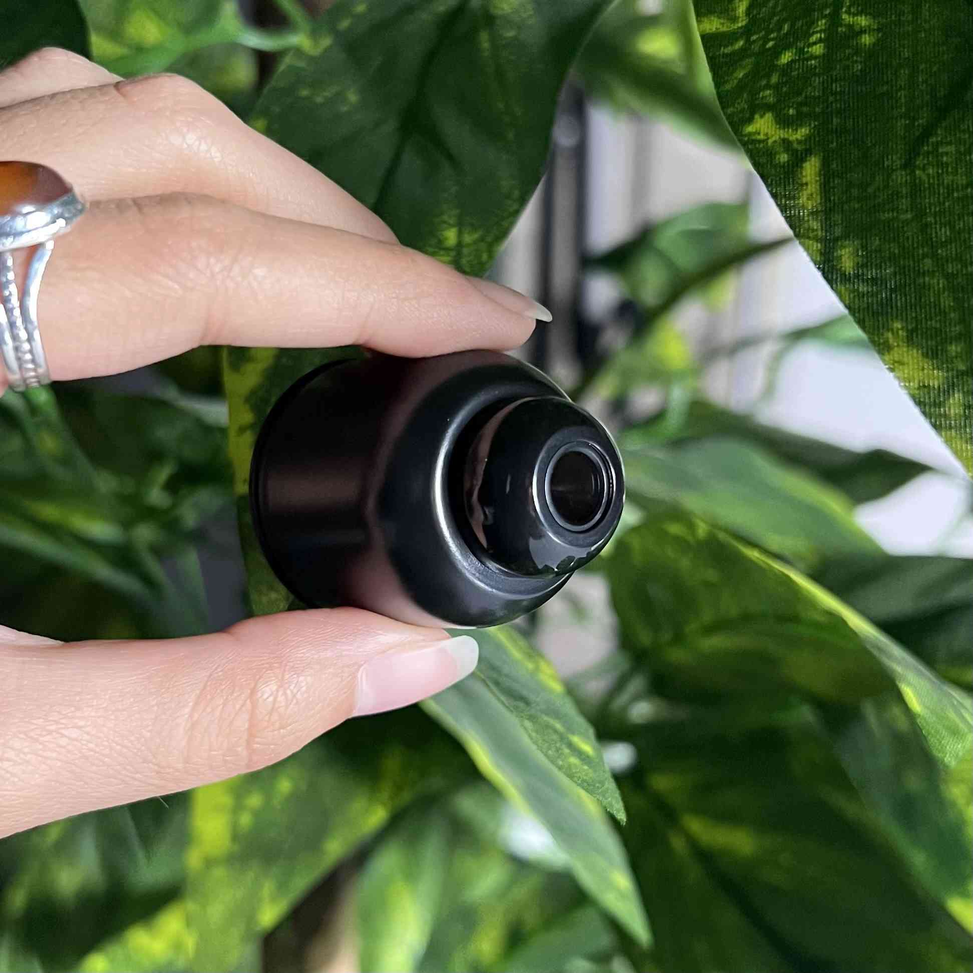 كاميرا مراقبة WiFi صغيرة HD مع تطبيق Z-IOT CAM

كاميرا فيديو تعمل بالكهرباء عالية الدقة تعمل عبر الواي فاي، تُستخدم بسهولة من خلال تطبيق الهاتف لمتابعة الفيديو مباشرة.

• تدعم الاتصال عبر WiFi لعرض الفيديو على الهاتف

• تصوير فيديو بجودة HD

• تعمل مع تطبيق Z-IOT CAM للتحكم والمتابعة

• إمكانية الاتصال المباشر عبر نقطة اتصال (Hotspot) الخاصة بالجهاز

• تصميم صغير وسهل الاستخدام

• تحتوي على وظائف تصوير وفيديو

• نوع المنتج: كاميرا WiFi
• جودة الفيديو: HD Video Camera
• التطبيق: Z-IOT CAM
• الاتصال: WiFi / Hotspot (ZIOT)
• الأزرار: تشغيل / إيقاف / إعادة ضبط (Reset)
• المؤشرات: ضوء أحمر وأزرق لحالة التشغيل

محتويات العلبة:
• كاميرا WiFi
• كتيب تعليمات
• بطاقة QR لتحميل التطبيق
السعر فقط 15 الف مع التوصيل


**إذا كنت صاحب هذا الإعلان وتريد حذفه لأي سبب، رجاءا أرسل رسالة إلى الدعم الفني**