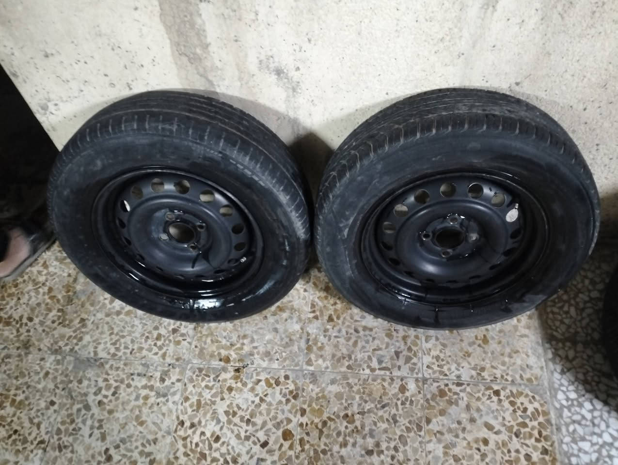 تايرات وياله للبيع حجم 14 لا عواج ولا كسر تايات ع نص و غلاف كشنات جوكر للبيع جديد مكاني موصل حي بكر استفسار على رقم ***********
