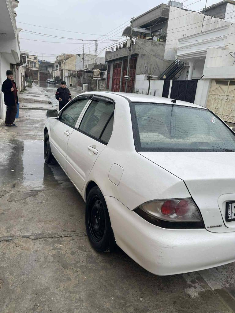 Lancer
2011
مەکینە گەورە، بیلاد
سێ پارچەی دواوەی سبووخە ،
پێشی کەپسە،
 سەقفی کاڵبوونەوەی نیە، تەرزەی نیە
سەنەوی نوێ یە
ناوزەردە
جام کارەباییە
ناوفۆرمیکا
شاشە ئایپاد
تایەی نوێ یە
بۆزانیاری زیاتر ، تێل بکە
*********** شربازهير, السليمانية
