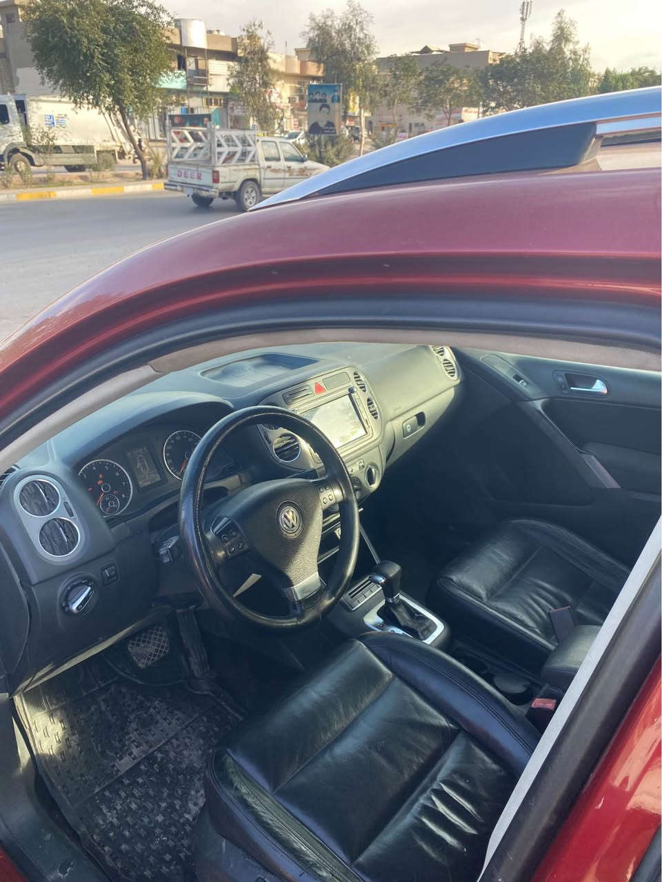 السلام عليكم ***********
فوكسواكن (كولف)تيجان موديل ٢٠١٠وارد أمريكي  🇺🇸 حادثها جاملغ امامي بدون دواخل السياره كلش جديده وبدون أي نقص السياره عليها ادامه كامله من كلشي وفول مواصفات كشنات جلد تدفئه وتبريد وتحكم كهرباء بالكشنات شاشه كبيره حساس امامي خلفي كاميرا دواره لايت زنون بانوراما مكينه ٢٠٠٠ تيربو وبعد بيها هوايه مواصفات السياره رقم بغداد الدولي هزه وفحص جديد مكان السياره بغداد حي الإعلام السعر ٩٨ وبيها مجال بسيط بغداد, العراق
