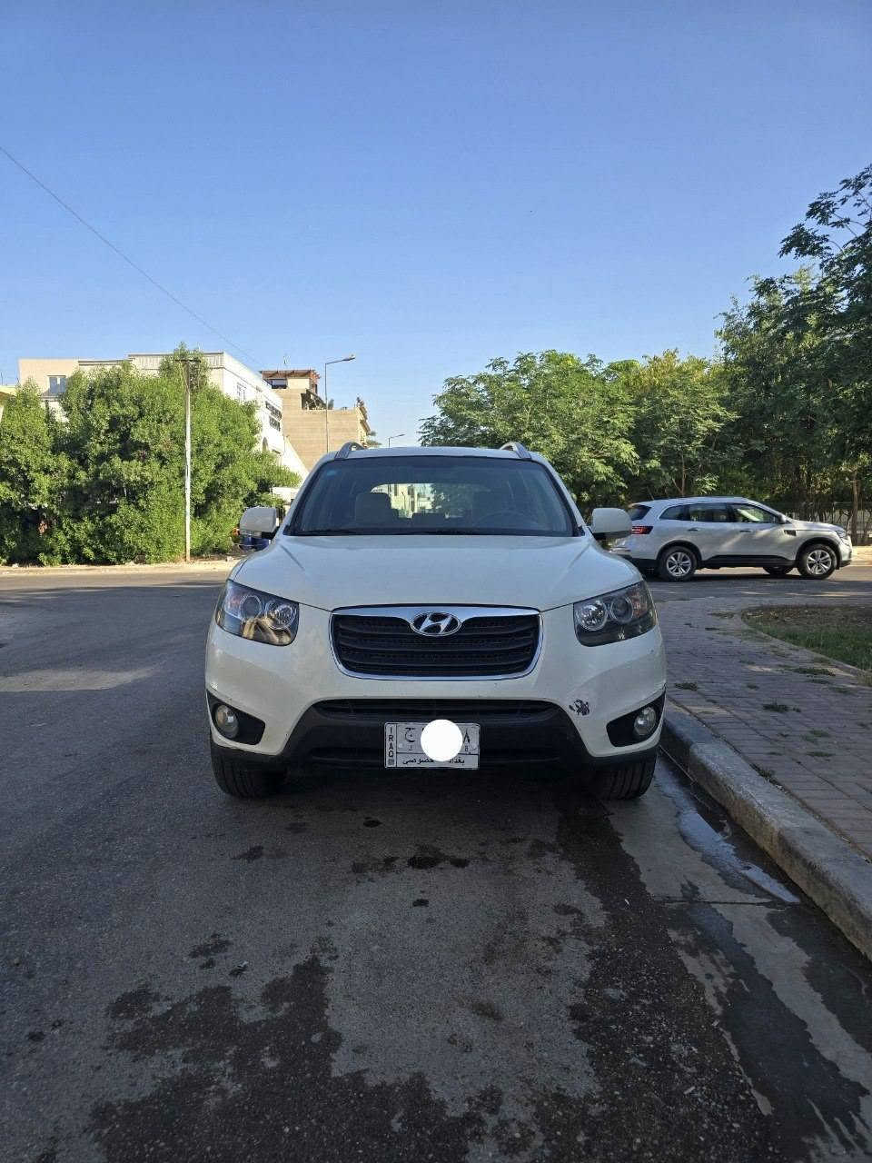 🚘 للبيع هيونداي سانتافي خليجي 2011 - فول أوبشن 🚘

إذا تدور على سيارة عائلية نظيفة، قوية، ومريحة بالسفر والاستخدام اليومي، هاي فرصة ممتازة 👍

✅ هيونداي سانتافي خليجي 2011
✅ محرك 3500 سي سي - 6 سلندر
✅ دفع رباعي (4×4)
✅ 7 راكب
✅ عداد 181 ألف كم فقط
✅ لون أبيض - داخلية بيج بحالة ممتازة
✅ بدون صبغ
✅ باسمي وجاهزة للتحويل فوراً
✅ سنوية سارية لأكثر من سنة

🔹 المواصفات:
✔ فتحة سقف
✔ مرايا جانبية شفط كهربائي
✔ تحكم كامل بالستيرن
✔ كروز كنترول
✔ ثلاجة داخل الجكمجة
✔ تحكم كهربائي بكشن السائق والمجاور
✔ حساسات خلفية
✔ تبريد ثلج
✔ مكينة وكير بحالة ممتازة جداً

🔹 ملاحظات مهمة:
✅ السيارة خالية من الحوادث
✅ لا يوجد أي صبغ
✅ فقط بعض الشخوط البسيطة ورصعة خفيفة لا تؤثر على الاستخدام

💰 السعر: 165 ورقة وبيه مجال  للجاد
📍 الموقع: بغداد
❌ بيع فقط - بدون مراوس

سيارة جاهزة وما تحتاج أي مصروف كل الزيوت والسوائل الاستهلاكية والفلاتر مبدلها حديثا .

للاستفسار والتواصل على الخاص أو الأتصال على الرقم 
***********
