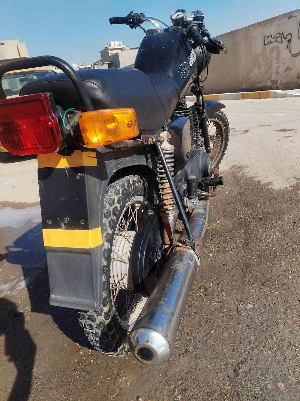 دراجه ام زت موديل 88بلاديه ولا قطرت لحيم بيه بدون رقم سعر مليون 700 وبيه مجال للشراي بغداد لأمين ***********
