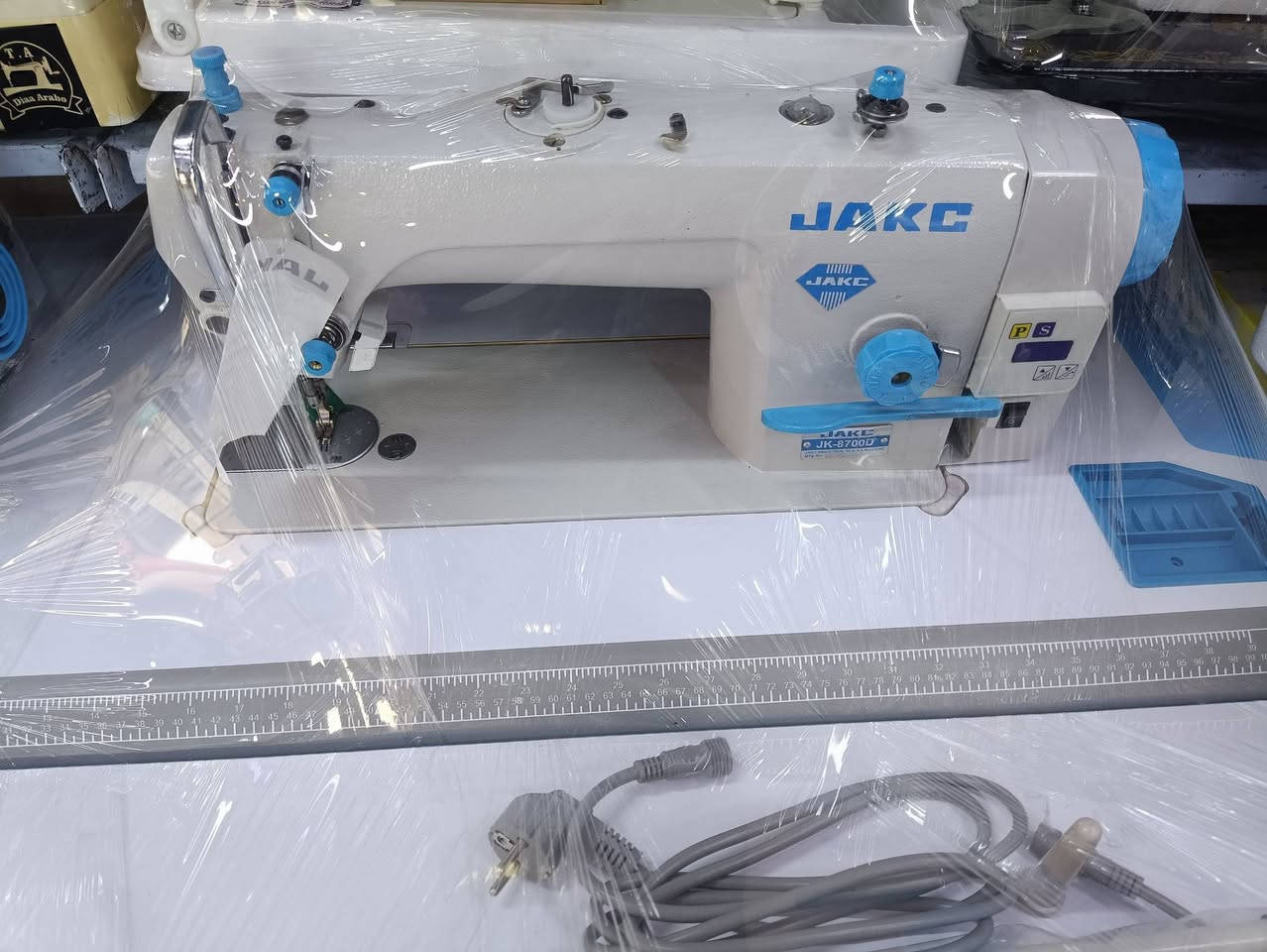 السلام عليكم توفر لدينا كافه أنواع مكائن الخياطة الصناعي  من أرقى المناشىئ العالميه اليابانيه المكينه الباسستر والزوجي والمنزلي والتطريز والفراشه والبراذر والثگل وكافه ملحقات المكائن والزيوت الأصلية والماطور الكاتم للصوت وأبراج المكائن المنزلي والصناعي عنوانه سديره وسطى مدخل السوق مجاور صيدلية المصطفى ملاحضه يتوفر مكائن صناعي نضافه فول مستعمل يوجد خدمه توصيل هاتف ***********//***********واتساب
