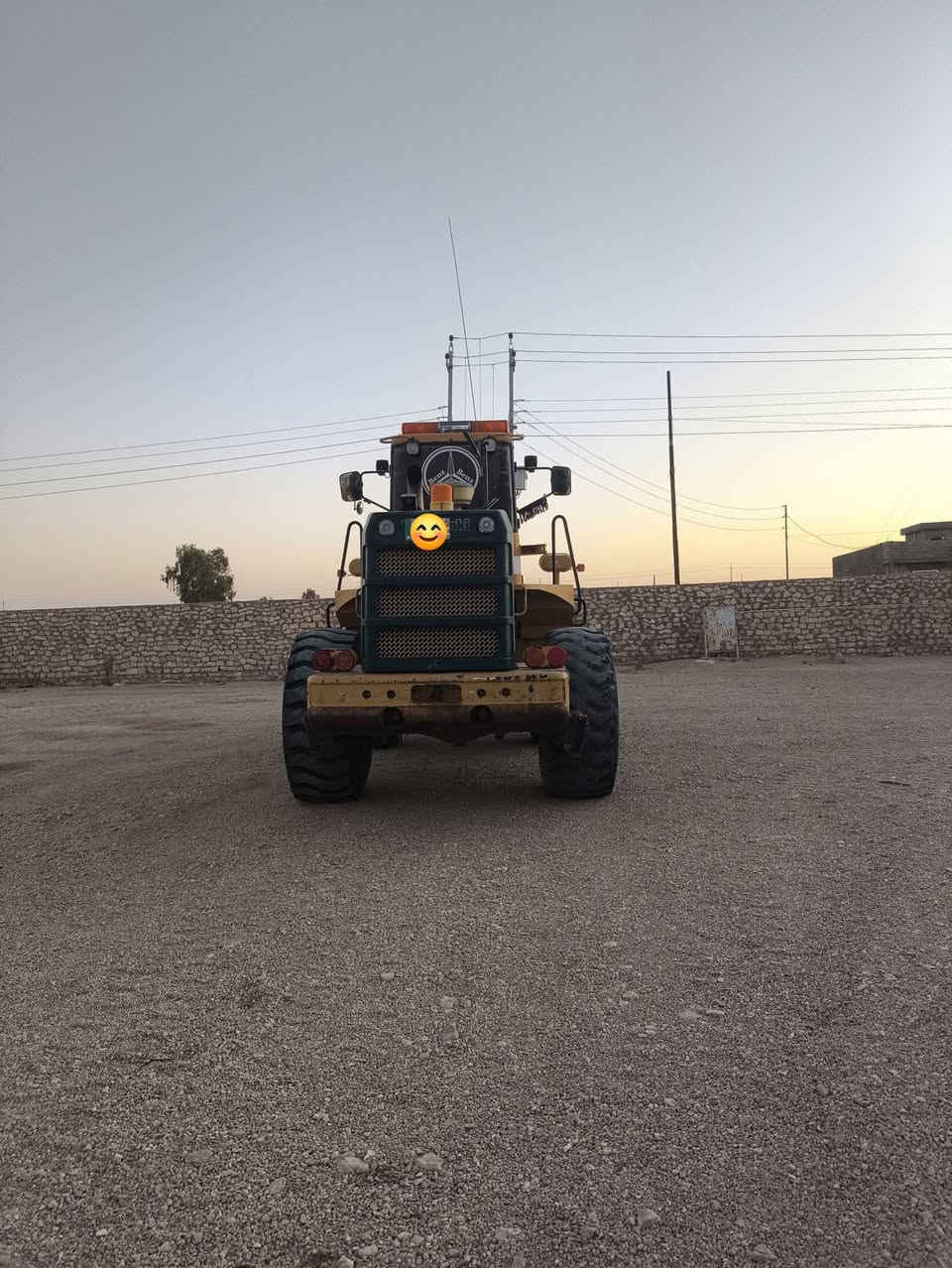 سلام عليكم شفل البيع حجم 85موديل 2002مكينه كله بلاديه عل شركه مكفول كافه عامه النعوان رمادي رقم الهاتف ***********
