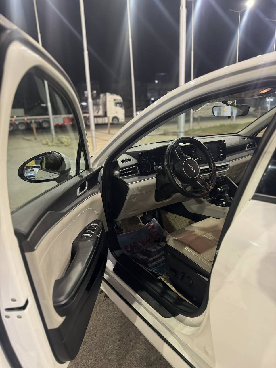 السلام عليكم
K5 موديل 2023
مكينه 2000
خليجي مكفوله كفاله عامه من الشخط 
السياره جديده ما متعوبه ابد
عنواني الشعب 
***********
