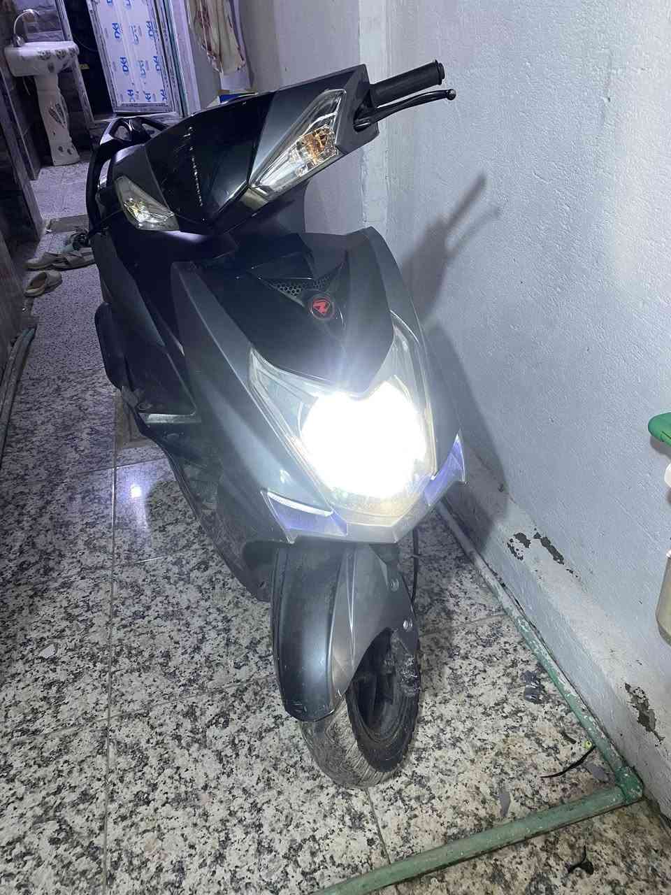 دراجة سكنس صيني كامله كهربائيات كلشي شغال بيها بس كايمه ابيعها ع وضعها ونظيفة سعر 400 بيعها مجال 
***********
البصرة_التأميم
