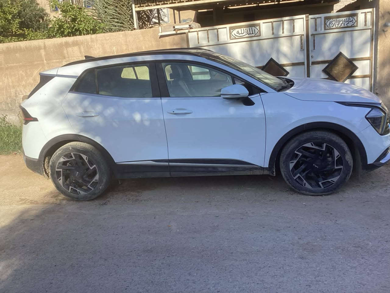 السلام عليكم
كيا سبورتج ٢٠٢٣  خليجي ضمان دوليه
كفالة عامة ما عدا بارد بسيط جداً
ماشية ٦٠الف كيلو حقيقي 
رقم أربيل انكليزي الجديد  
المواصفات✅:
*بانوراما*
* داخل بيجي•
* سعة المحرك 2.0L•
* ويل كب ١٩•
* تشغيل عن بعد•
* حساسات أمامية + خلفية•
* شحن واير ليس•
* هاند بريك بصمه•
 * بصمه عدد ٢
* مري شفط + اشارة
* منافذ شحن للمقاعد
* تبريد بيانو قطعتين (منفصل)
* كراسي كهرباء+تدفئه كشنات + تدفئه استيرن  
* لد ترحيب
* اوتو هولد
* شاشه كبيره
* نضام نزول منحدرات
* مانع انزلاق
* تحكمات ستيرن
 * كامره خلفيه دواره 
* ماسحه خلفيه
* بصمة دخول 
* حساس مطر
* السعر237 وبيها مجال بسيط حك الجيه 
* مكان السياره بغداد 
للاتصال /***********
