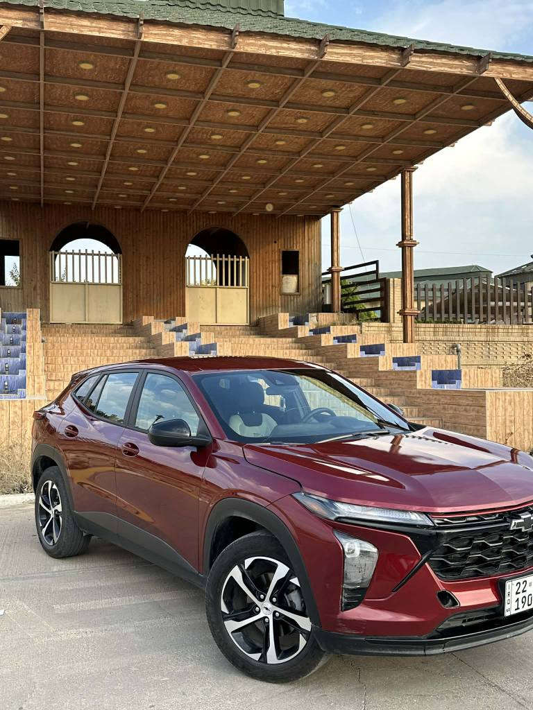 شۆفرلێت تراکس 2024 – فوول مواسەفات تەنها سڵاید (فەتحە) نییە
​مۆدێل: 2024
​جۆر (فئة): RS
​لێدرانی زۆر سووکی هەیە، بێ ئێرباگ. تەنها بۆنیتی بۆیاخە و ژوورەوەی هیچی پێوە نییە.
​ژمارە: هەولێر – بەناوی خۆمەوەیە، وەکالەت و تەحویلکردن بەشەرت
​ڕۆیشتوو: 37 هەزار میل.
​بزوێنەر: 3 پستۆن، 1.2 تۆربۆ (مەرغوب).
​گێڕ: ئۆتۆماتیک 6 نمرە ATF (مەرغوب).
​سووتەمەنی: بەنزینی ئاسایی (ئۆکتان 87).
​سحب و عەزمی ئۆتۆمبێلەکە زۆر بەهێزە و لە هەمان کاتدا زۆر ئابوورییە لە سەرفکردنی بەنزیندا.
​ڕادار و تەحیدید سورعە.
​دیاریکردنی ڕێگا (Lane Assist).
​ئیشپێکردن لە دوورەوە (Remote Start).
​سیستەمی پاشکەوتکردنی سووتەمەنی (Auto Start/Stop).
​برێکی ئۆتۆماتیک (Auto Brake).
​حەساسی لایت (Auto Light).
​گەرمکەرەوەی کوشن و گەرمکەرەوەی سوکان.
​هاندبرێکی کارەبایی.
​ئەپڵ کارپلەی و ئەندرۆید ئۆتۆ (بێ تەل - Wireless).
​خاڵی کوێر (Blind Spot) و ئاگادارکردنەوەی پێکدادان لە پێشەوە.
​ئاگادارکردنەوەی پیادە.
​سوکان کارەبا: زۆر سووکە لە ناو شار و زۆر جێگیرە لەسەر ڕێگای خێرا.
​سیستەمی دژە خلیسک (Traction Control).
​ABS + EBD.
​ئاوێنەی لایەکان ئیشارەتدار.
​کامێرای دواوەی HD لەگەڵ هێڵی جوڵاو.
​کۆنترۆڵی تەواوی سوکان.
​تێبینی کۆتایی: ئۆتۆمبێلەکە وارد ئەمریکایە، یەک دەستە لای خۆمان بووە. بێ کێشە و بێ عەیبە بە شەرت.
​نرخ: 136 وەرەقە و کەمێک مەجالی تێدایە.
​شوێن: کەرکووک (دەتوانم بێم بۆ هەولێریش).
​ژمارەی مۆبایل: 0️⃣7️⃣7️⃣3️⃣8️⃣3️⃣5️⃣4️⃣7️⃣6️⃣9️⃣
***********
*********** كركوك, العراق
