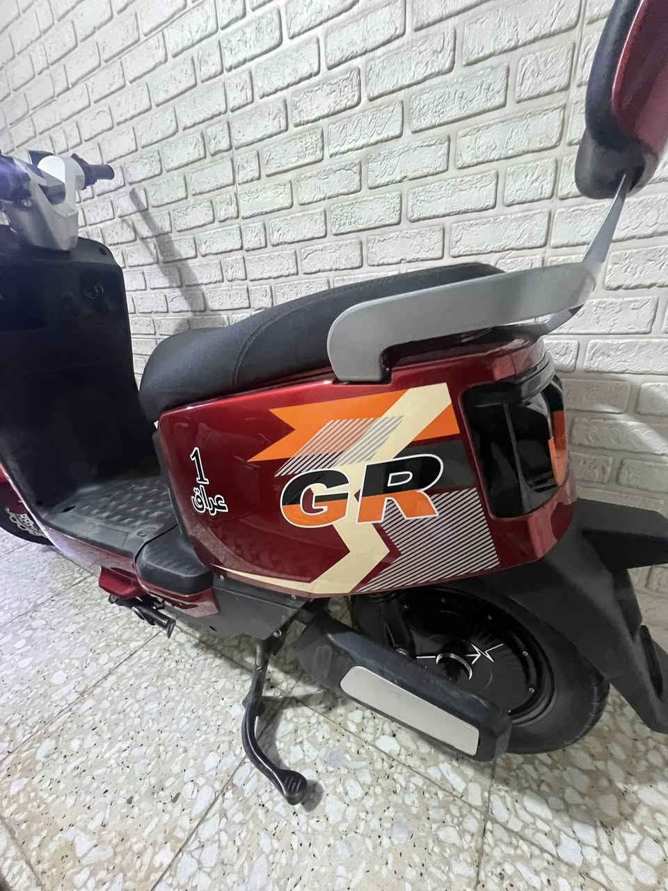 للبيع جديده كلش
عايفها بالبيت ماطلع بيها 
بطاريات عدد 6 اتوقع
بطاريات بعدهن على وضعهن جدد
سرعتها 85 (3 سرع)
مكان جميله
سعر 700 بيها مجال
***********
