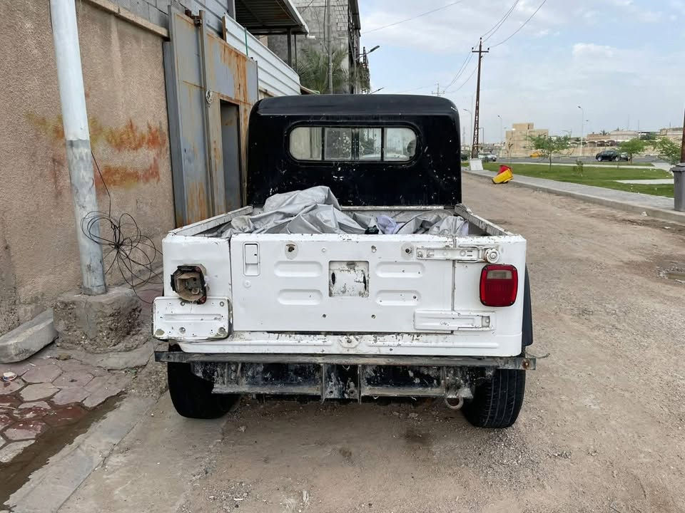 سلام عليكم 

 للبيع جيب رانكل سياره مال مزاد وزاره الداخليه 

موديل ٢٠٠٤ 

السعر 30 وبيهه مجال 

عنوان البصره 
اتصال على الرقم ***********
