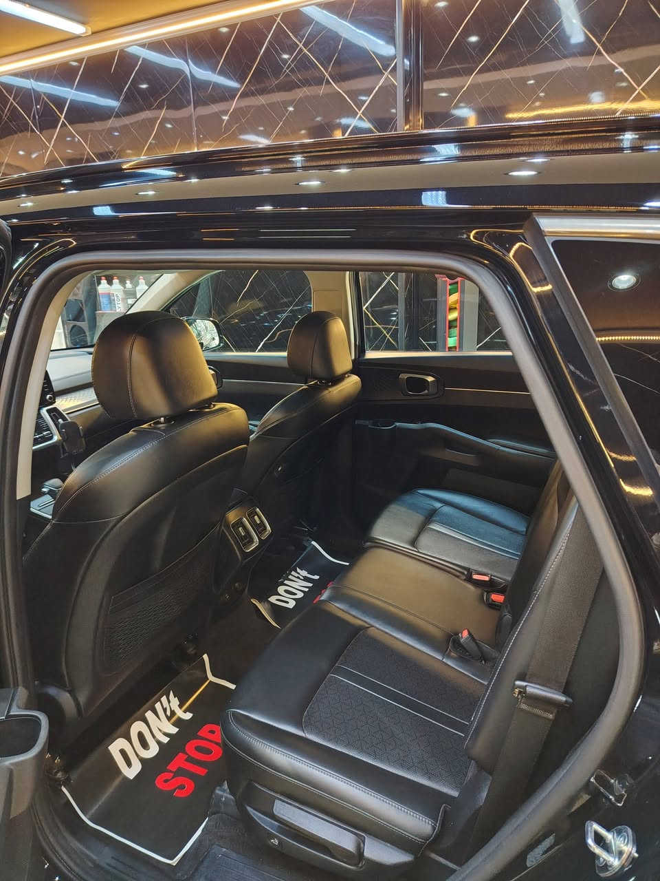 سورنتو دخول جديد 2023
رقم بغداد تحويل مباشر 
السياره فول عدا الفتحه
بيها قطعه وحده تبديل بنيد  
رادارات 360 
كشنات تدفئه  
اوتو هولد توقف ذاتي 
كشنات جلد 
وبعد هواي مواصفات 
صور الحادث موجوده 
سعرها 220وبيها مجال للشراي 
***********
