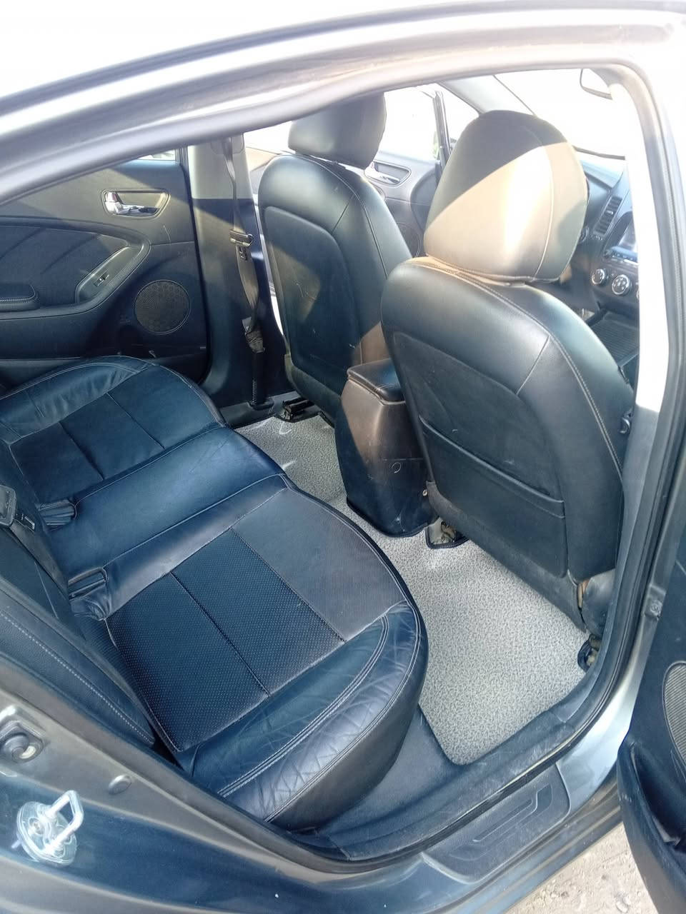 سلام عليكم فورتي17امريكي سيارة جاهزه داخل جلد نضيفه ميحتاجلها ولافلس السعر.118ورقه    العنوان بغداد ***********
