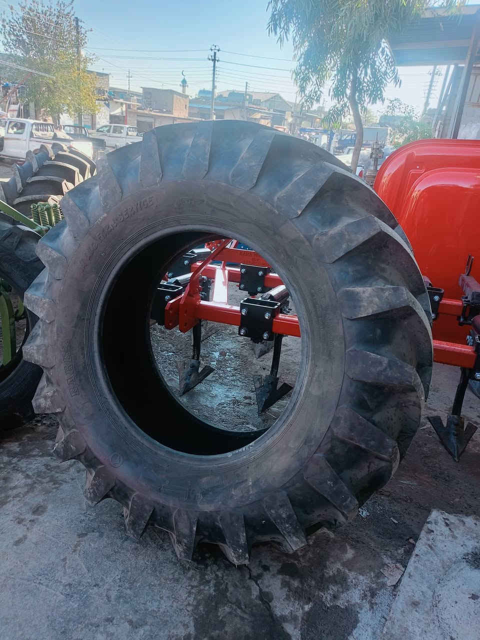 تايرات  زارعي  موجود /    جملة    و  مفرد  
  ارخص  من كل  صوق    نوعية   درجة اولا   
       *********** واتساب  جملة    توصيل اكو
***********  واتساب  مفرد   توصيل اكو
