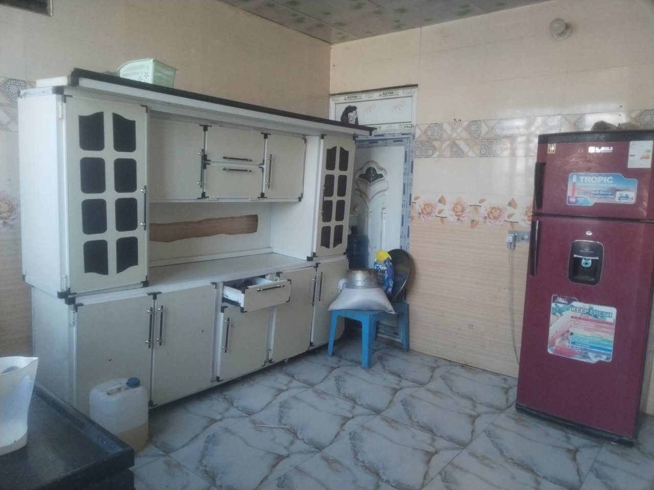 بسعر مناسب جداً
🏠 بيت جاهز للبيع – الديوانية / على طريق السنية عمود 706
📐 المساحة: 160  متر
▪️ الواجهة 10 متر × النزال 16 متر
✅ التفاصيل:
▫️ سند 25 زراعي بعقد أصولي جاهز
▫️ البيت يتكون من غرفتين ومطبخ وصالة واستقبال
 ومجمع صحيات وطارمة 
▫️ مداور ثاني يوم 
▫️ خدمات كامله تبليط بالباب 
▫️ يبعد  100 متر فقط عن الشارع العام ديوانية حله 
💰 السعر 39   مليون وبي مجال قليل 
📞 للاستفسار:
خاص أو الاتصال على الرقم امير الفتلاوي
***********
