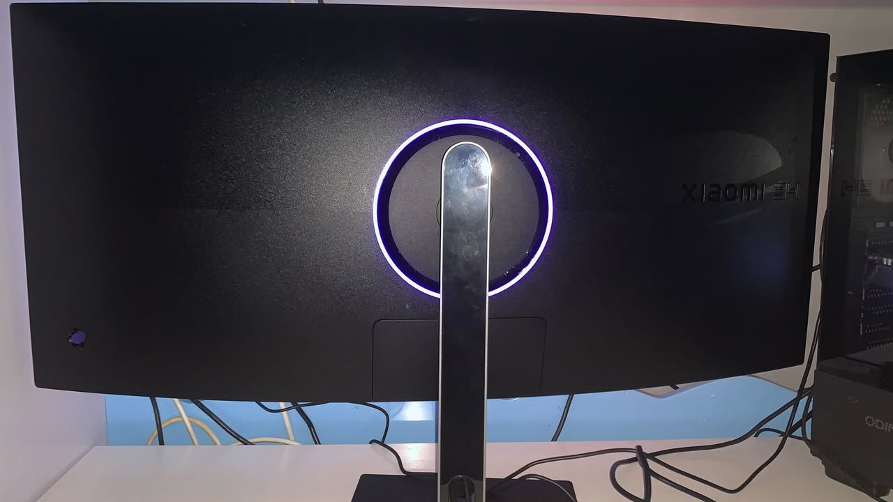 شاشة مستعمله للبيع كلش نظيفه ما بيهه شخط واحد ملحقاتهه كامله ويا الكارتون بس ما عدا الفلين 
جودتها كلش عاليه ودقتها جداً جداً واظحه
Monitor Mi G34WQi
مميزاتها
180hz
3440x1440
Va
34 inch مقوسه
انحناء الشاشه 1500R
تاخيرها 1ms
حوافها كلش كلش نحيفه

سعرها 340 الف مكاني كركوك واكو توصيل
رقم التواصل ***********
