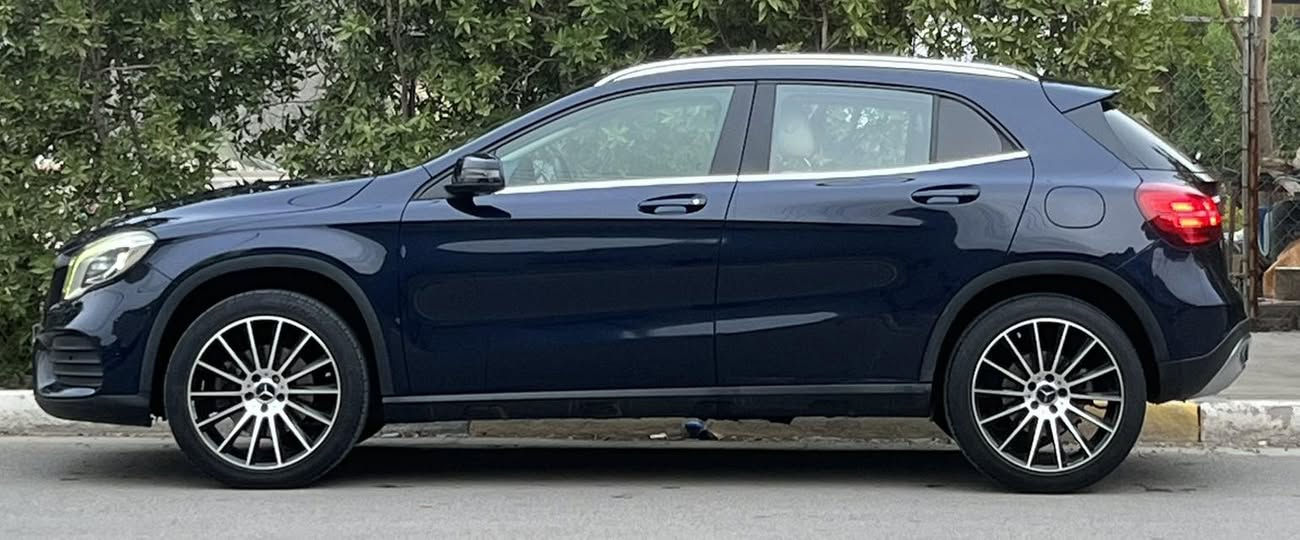 السلام عليكم مارسدس GLA250 اللون نيلي موديل 2018  رقم اربيل الجديد هزه جديده شرط التحويل 
حادث حافه البنيد وجاملغ فقط بدون قطره دواخل ومبدلات نفس اللون اصليات  حتى الدعاميه بلاديه جايبيلها حالياً بدون صبغ السيارة شرط للفحص سونار 
مكينه 2000 توربو مكفوله ممفتوح برغي بيها كير مكفول 
صدر امامي خلفي جديد تبريد تدففئه كلشي جاهز بدون كل نقص بل عافيه على تكون من نصيبه ماشيه ٨٠ الف
المواصفات 
بصمه تشغيل
شاشه كامره خلفيه دواره
كشنات كهرباء 
قطعتين تبريد منفصل
لايتات عدسه داينمك 
كير تبترونك  شفتات بل ستيرن
جنطه كهرباء شفط
وبعد بيها مواصفات 
مكاني بغداد حي الجهاد 
السعر 154$وبيها مجال 
الشراي يتصل رقمي 
***********
***********
