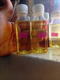 عطور مركزه زيتيه  🇫🇷فرنسيه شركة بيبي اسنص كل علبه 100مل  العدد 20عطر 1...