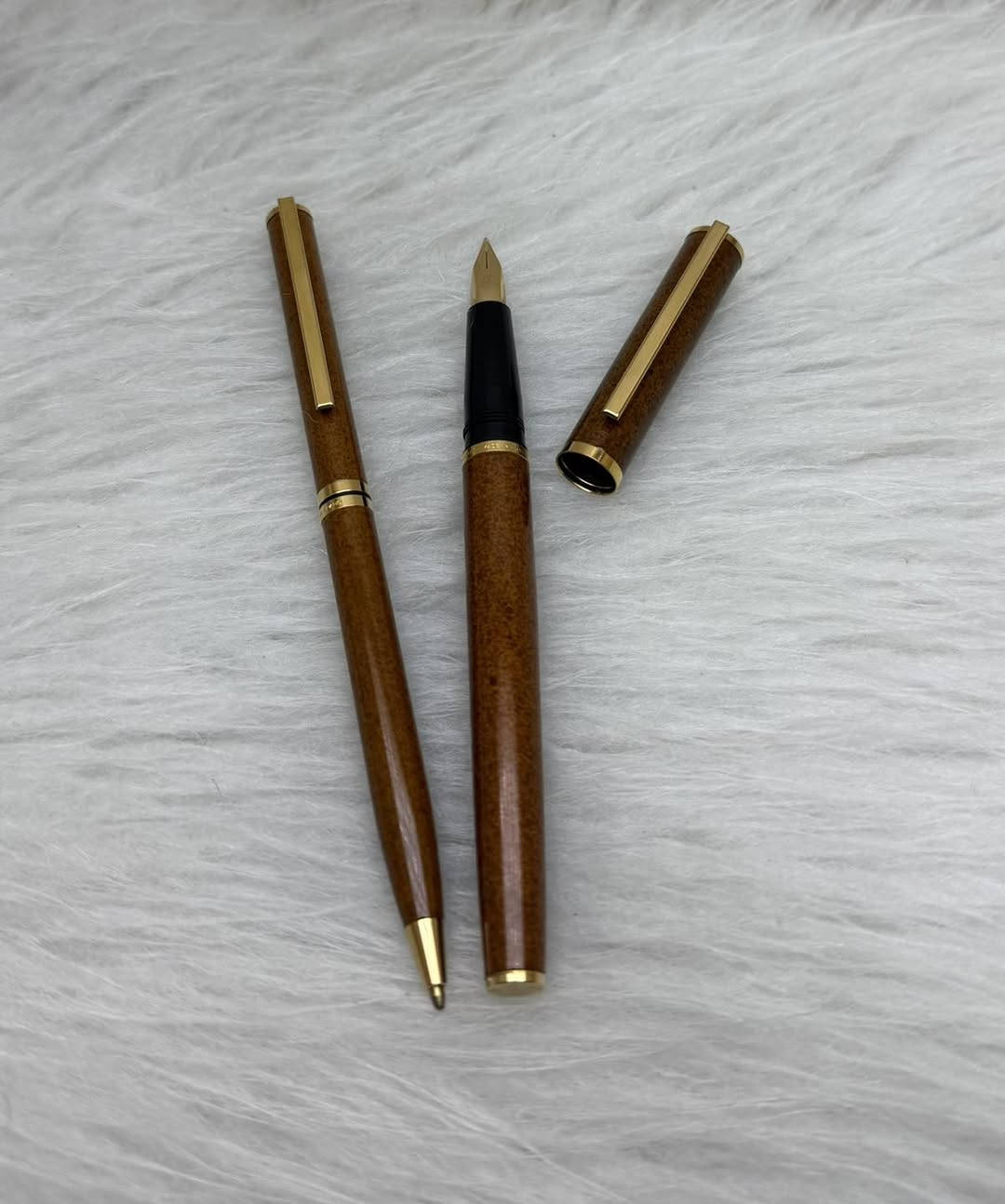 WATERMAN 
سيت واترمان 
 حبر  و جاف 
فرنسي المنشأ اصلي
حجر (نقشة مميزة)
ريشة(سلاية) ذهب عيار 18k
جنكال + حلقات طلاء ذهب 
حجم الخط M
جديد  غير مستخدم 
مع العلبة الاصلية و الكرنتي
للاستفسار المراسله على الخاص او الاتصال بالرقم  *********** 
يوجد خدمة توصيل داخل بغداد و محافظات
