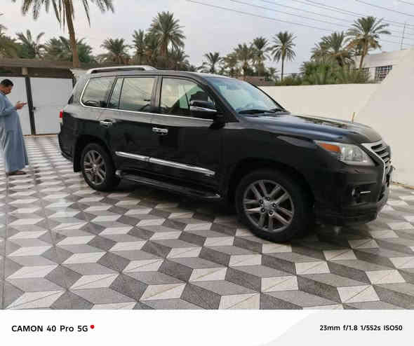 السلام عليكم 
لكزز 2012لون اسود 
Lx570 spoRt
محرك 5700
فول الفول
جكات 
3شاشات 
وضعيات قياده 
4كامرات 
رادار 
6بصمات 
جنطه شفط 
7راكب 
كشنات كهرباء 
وباقي مواصفات الكزز
السياره كفاله 
ماشيه 190الف حقيقي
 ***********
***********
السعر 370وبيهه مجال 
العنوان الديوانية غماس
