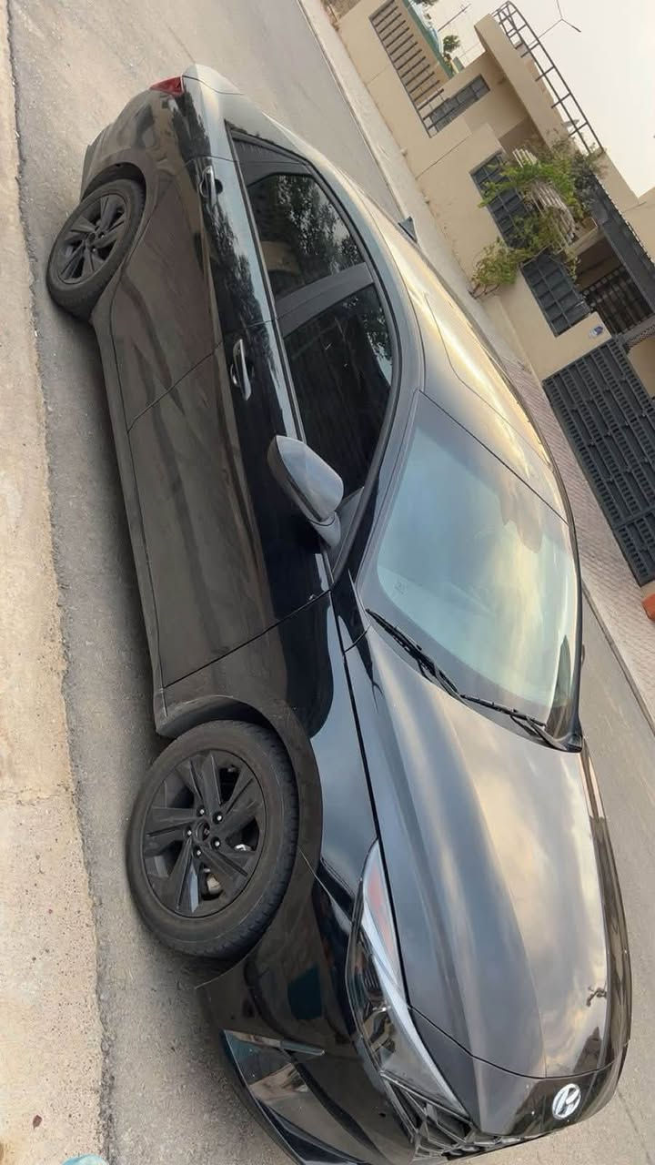 Elantra 2023 
وارد كندي 
بنيد وجاملغ وهاي السونر مالتهة 
فول واحد على واحد
بسمي السيارة
ومكانهة اربيل
2000 دوش 
***********
