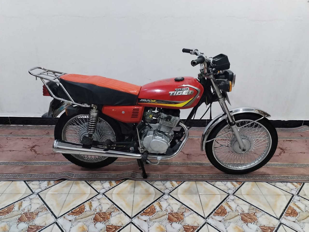 دراجه تايكر للبيع رقم وسنويه موديل 21 جديده كلش كهربائيات كله شغاله تحويل تاني يوم السعر مليون و 550 )  1550 ) وبيه مجال قليل مكاني بالزبير الشراي يتصل ***********
