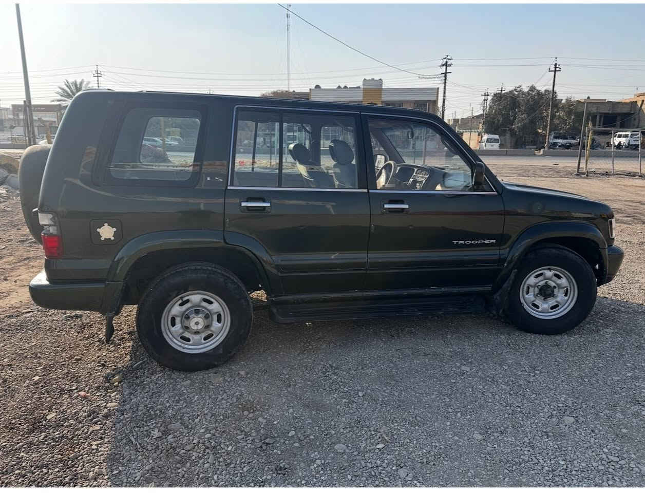 السلام عليكم
اسوزو تروبر 2000
محرك ونجي 6 سلندر 
السيارة بلادية قطعة وحده تبديل فقط
عنوان بغداد الرصافة 
سعر 60 ورقة 
رقم ***********
بيع او مراوس حسب القناعة
